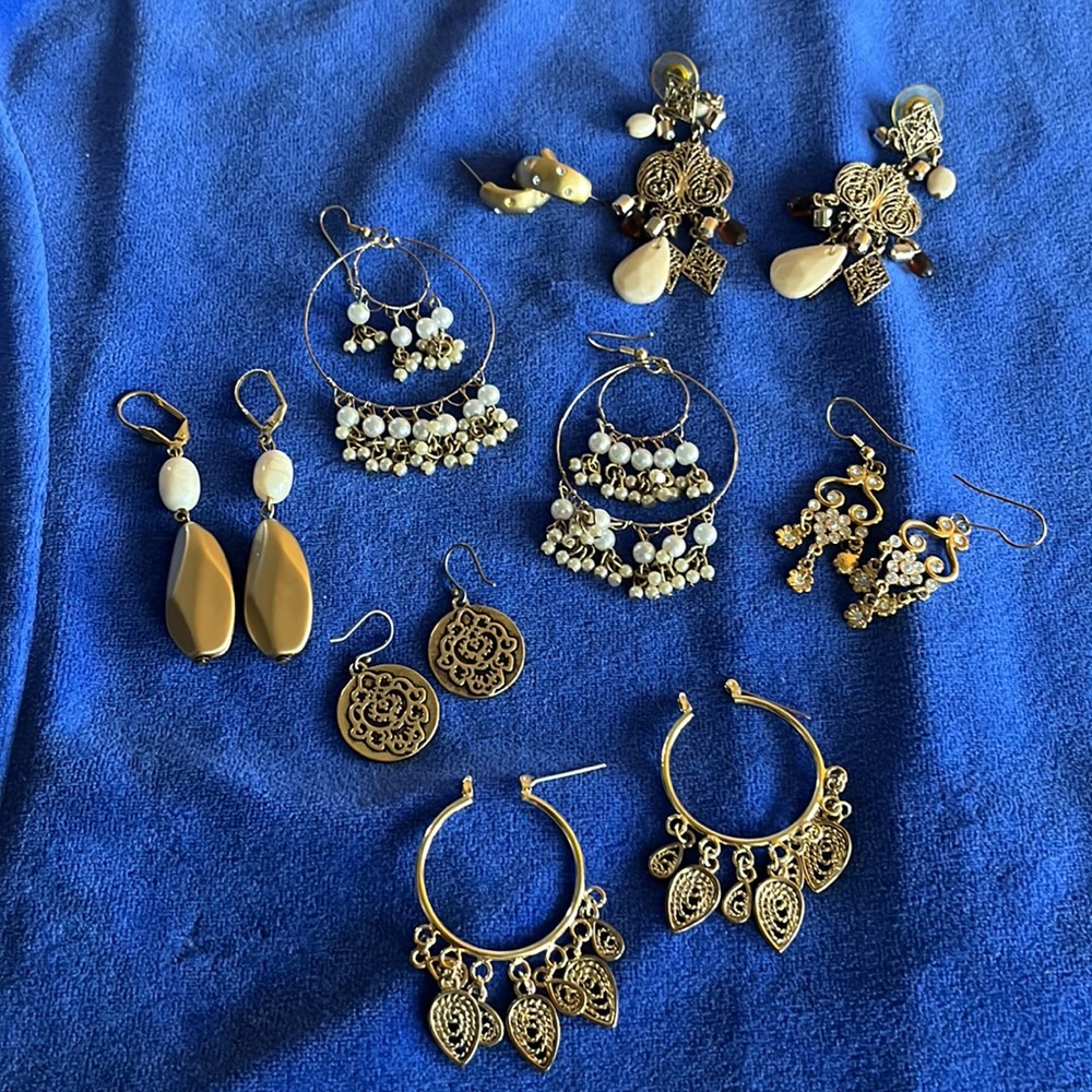7 Pair of Gold Earrings!